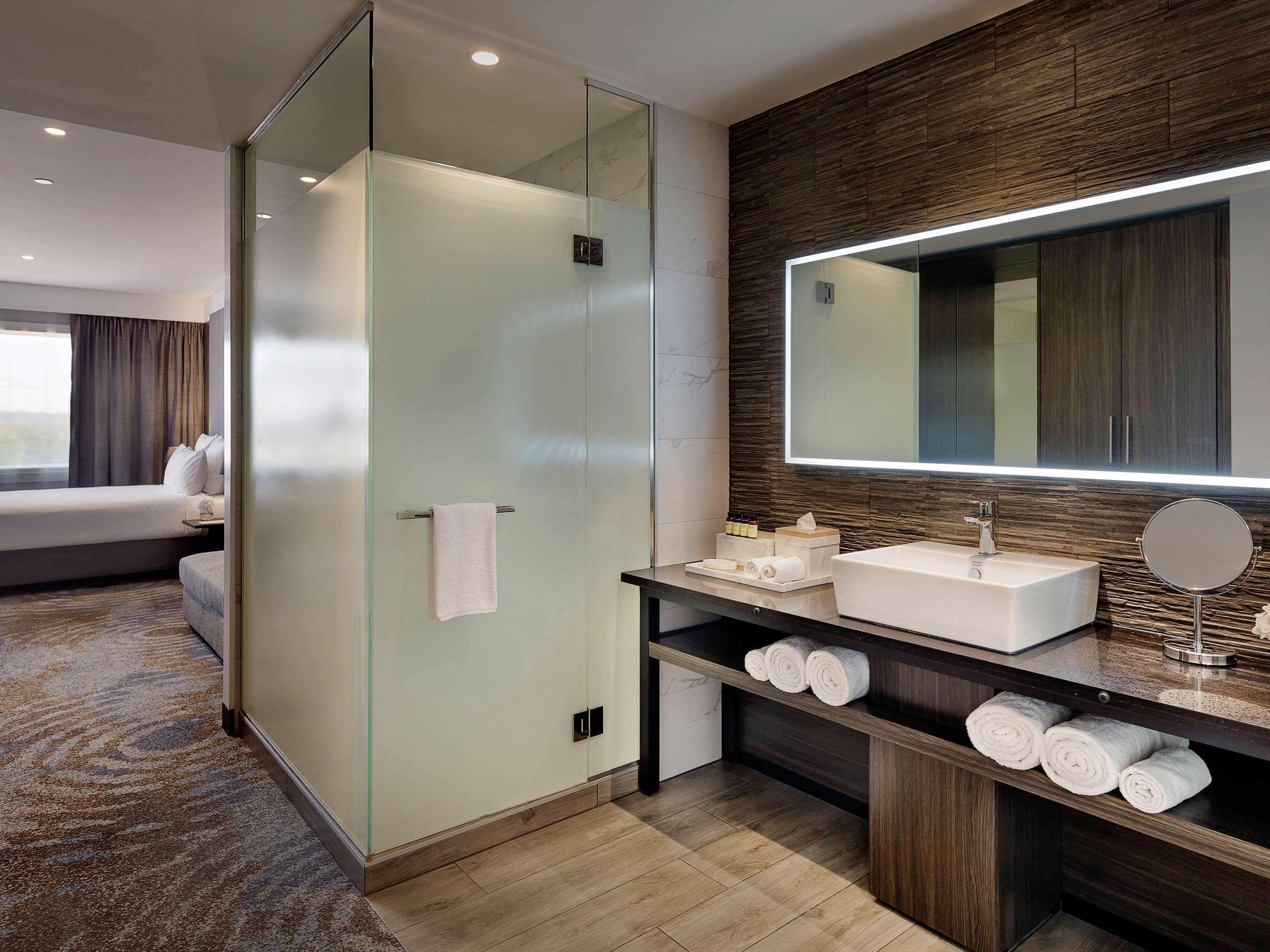Pullman Rotorua Hotel Екстериор снимка A bathroom at the hotel