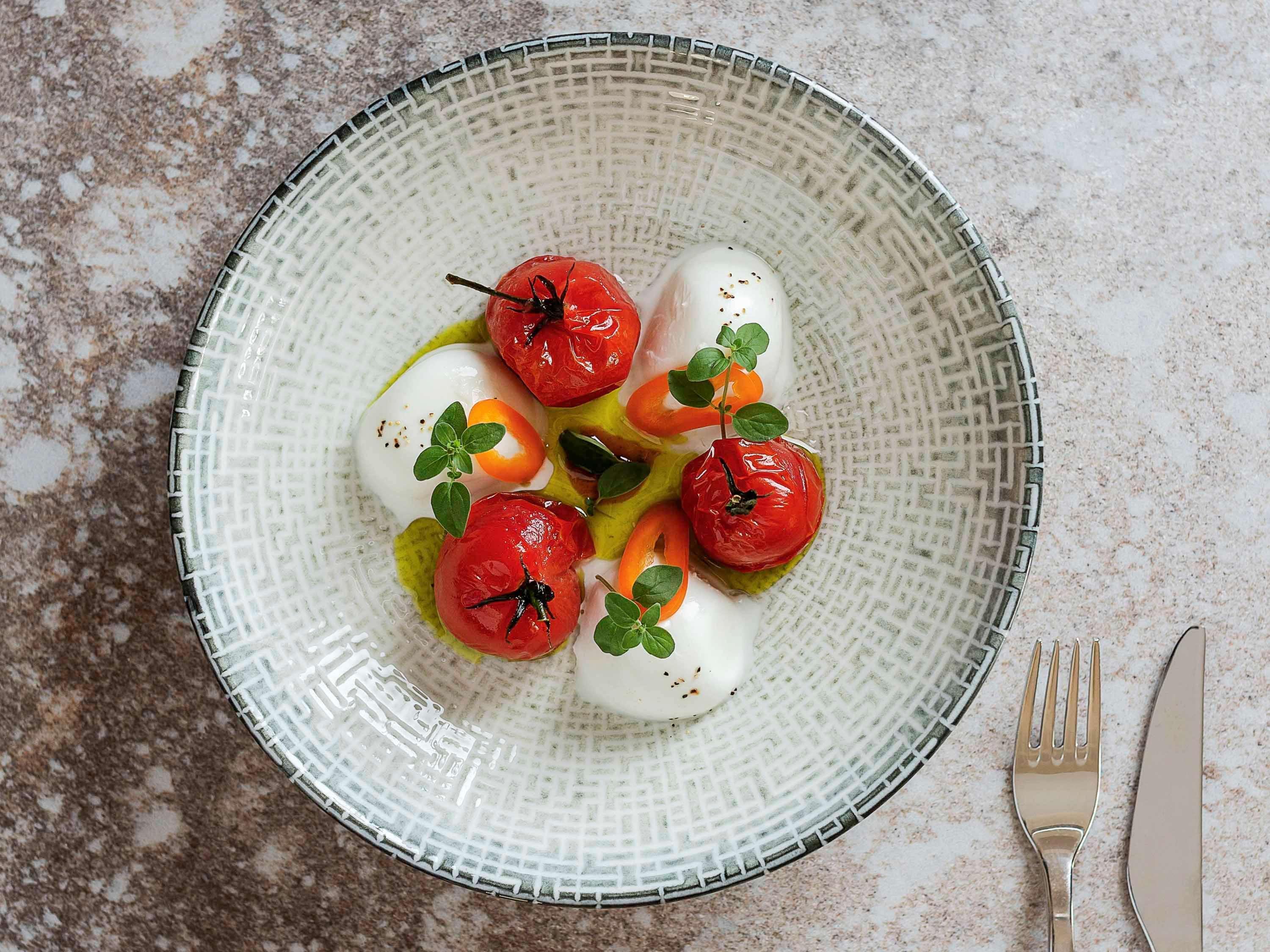 Pullman Rotorua Hotel Екстериор снимка A salad of mozzarella, tomatoes and peppers