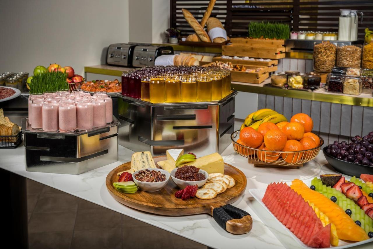 Pullman Rotorua Hotel Екстериор снимка A buffet at a hotel