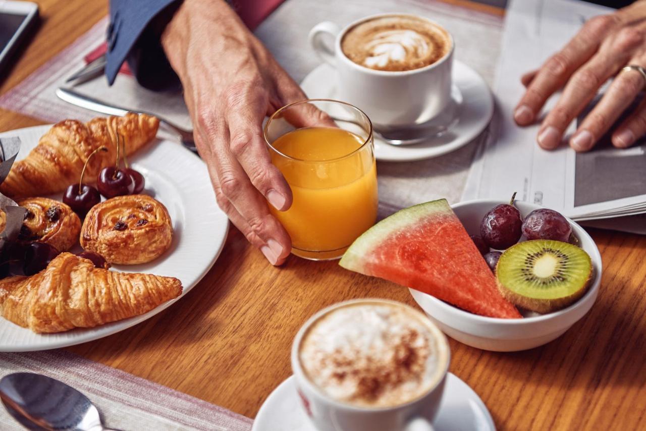Pullman Rotorua Hotel Екстериор снимка A continental breakfast